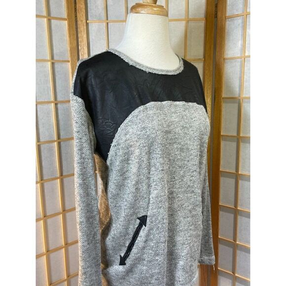 Democracy Sm Distressed Knit Top - Picture 15 of 15